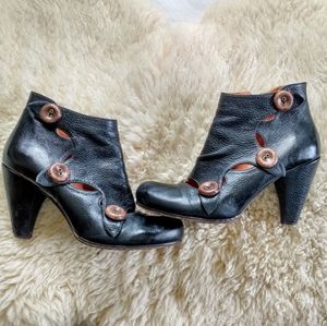 Coclico Black Leather Ankle Boots